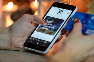 Holiday shopping 1921658 640