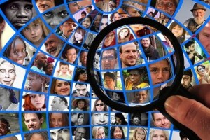 Magnifying glass 1607208 640