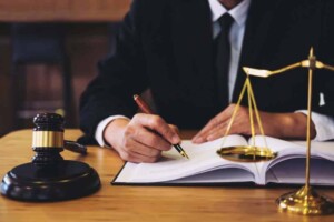 Lawyers in dubai by the emirati law firms